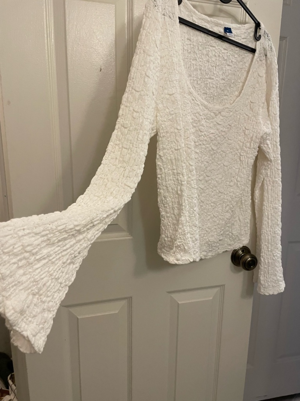 Old Navy white long sleeve top, Size XL
- crinkle gauze & patterned fabric - Picture 2 of 3